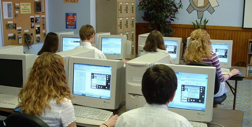 Students_taking_computerized_exam_crop